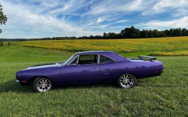 Plymouth-roadrunner-1970-purple