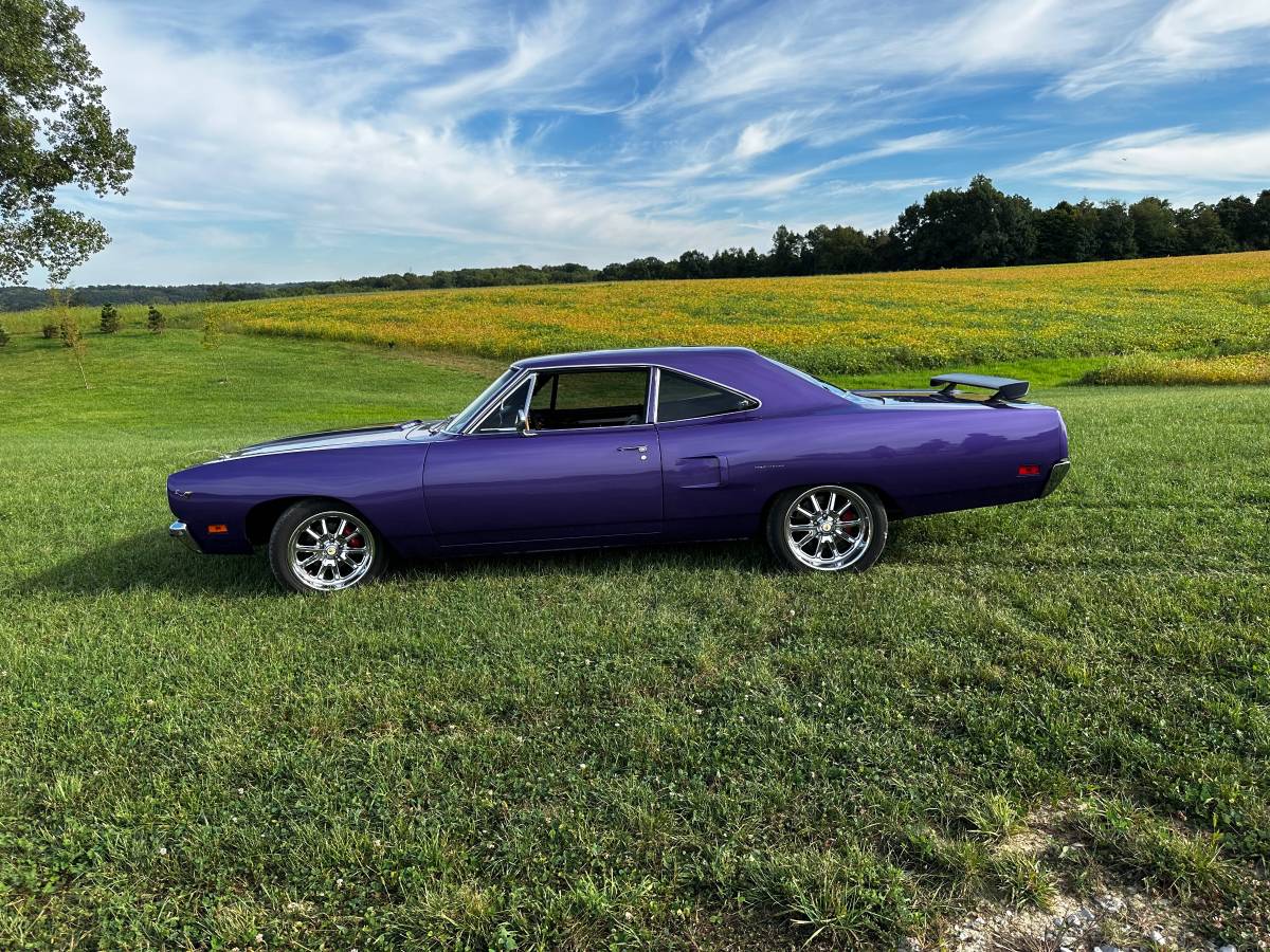 Plymouth-roadrunner-1970-purple-3