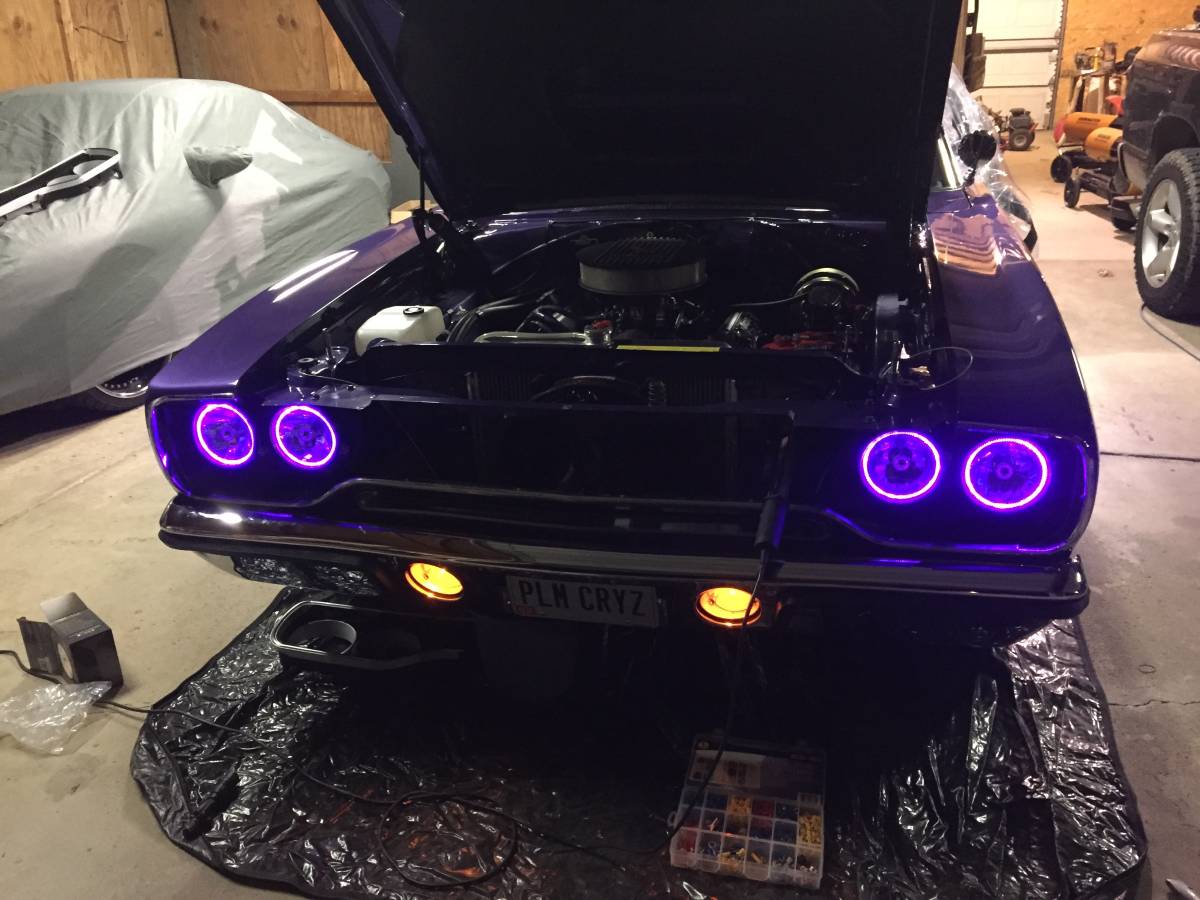 Plymouth-roadrunner-1970-purple-4