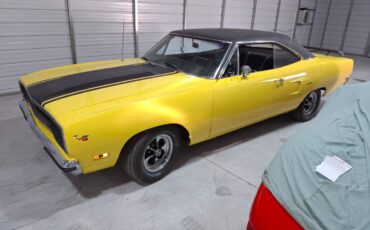 Plymouth-roadrunner-1970-yellow-1