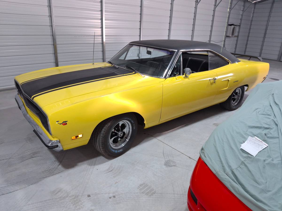 Plymouth-roadrunner-1970-yellow-1