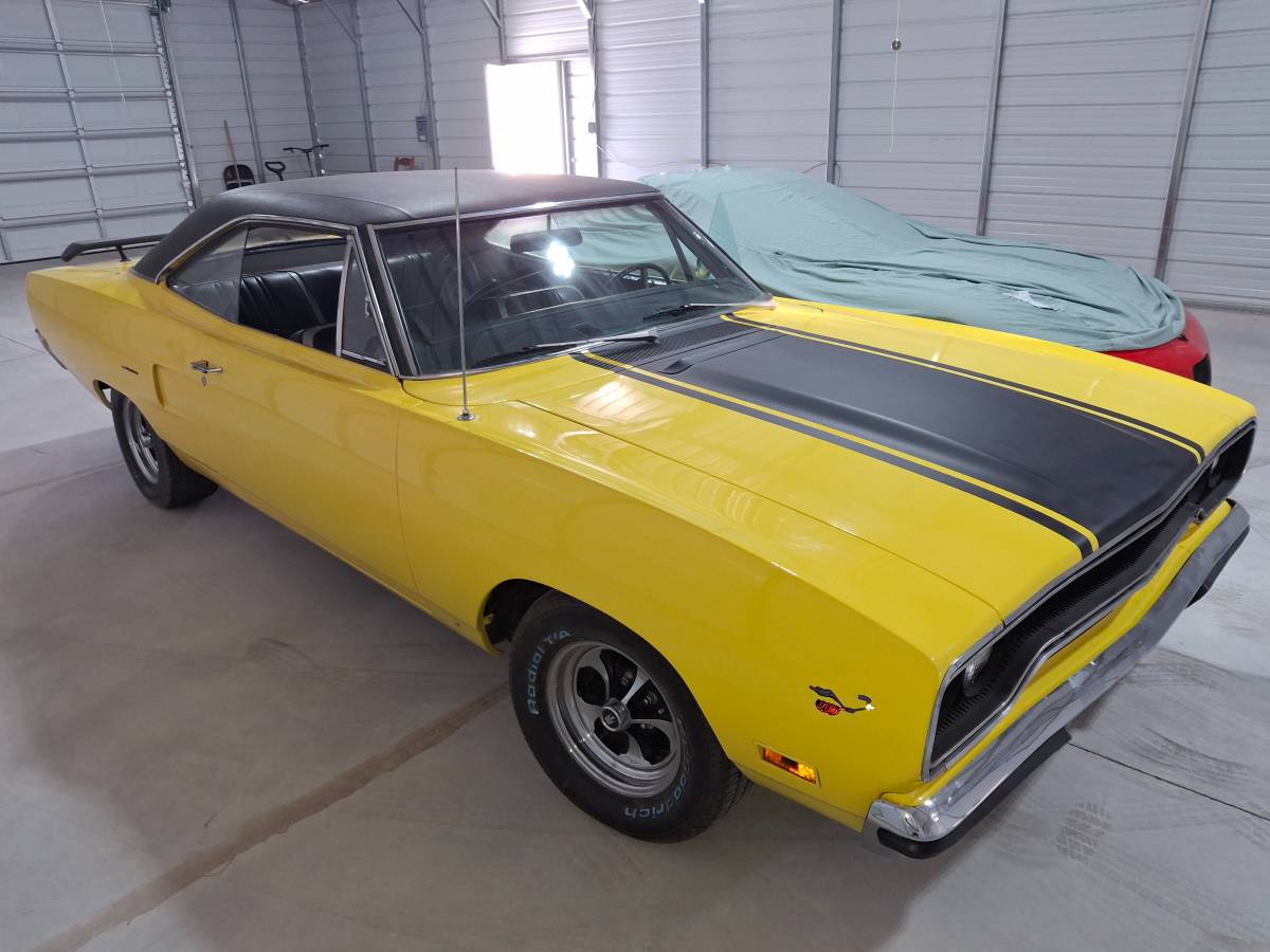 Plymouth-roadrunner-1970-yellow-2