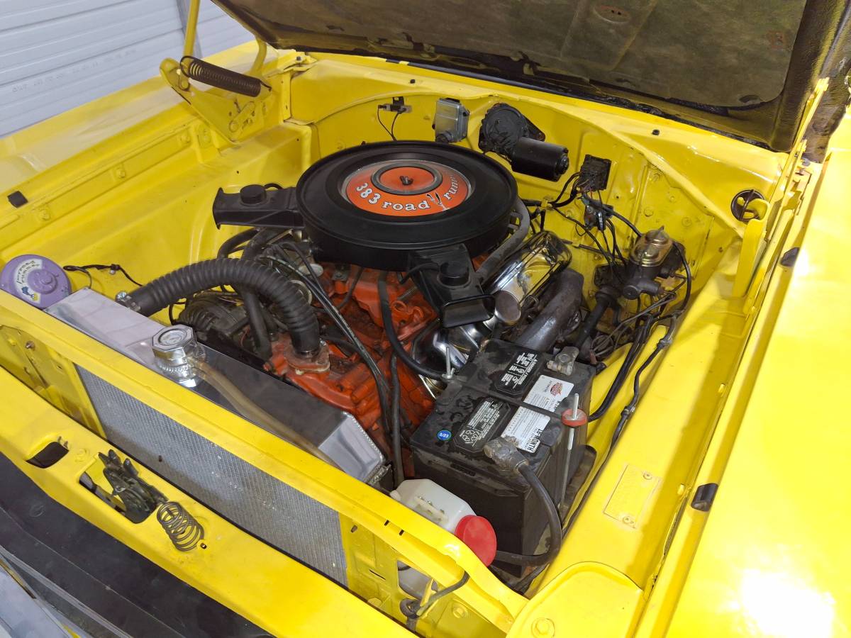 Plymouth-roadrunner-1970-yellow-5