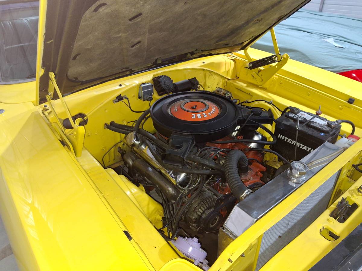 Plymouth-roadrunner-1970-yellow-6