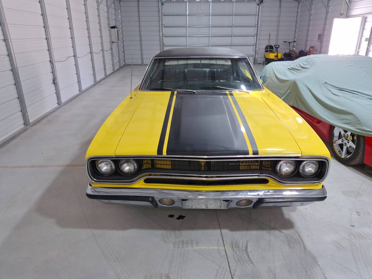 Plymouth-roadrunner-1970-yellow