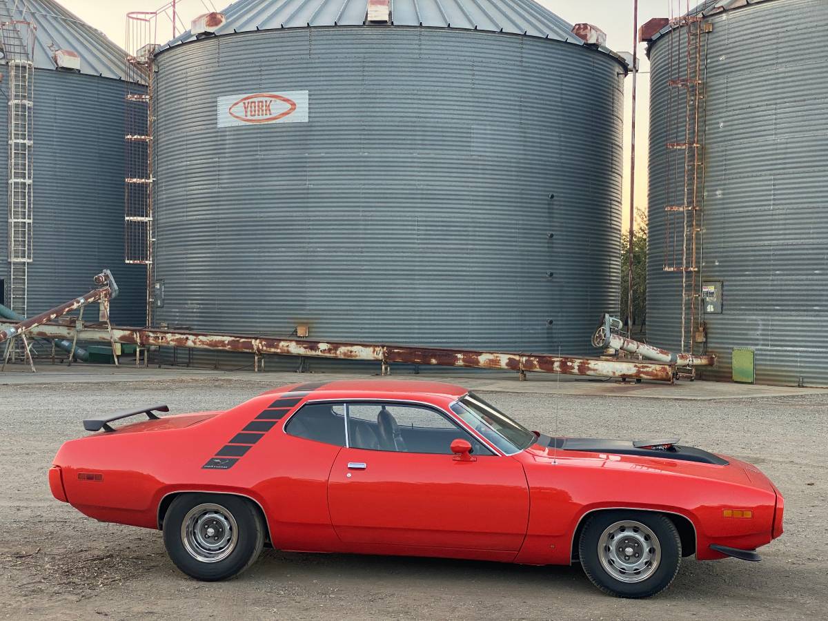 Plymouth-roadrunner-1971-orange-1
