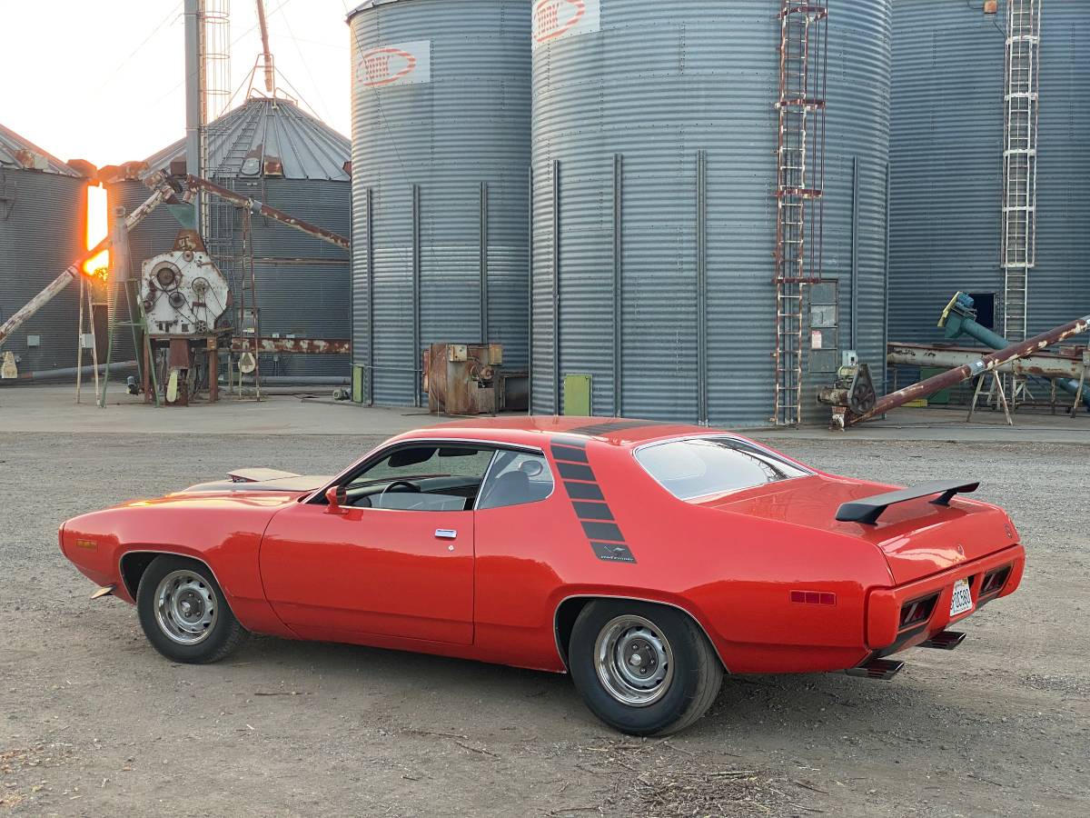 Plymouth-roadrunner-1971-orange-3