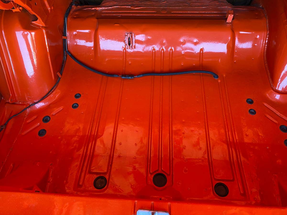 Plymouth-roadrunner-1971-orange-7