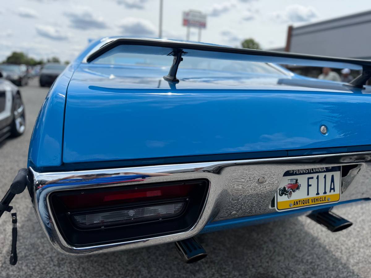 Plymouth-roadrunner-1972-blue-3