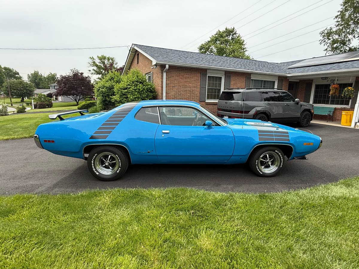 Plymouth-roadrunner-1972-blue-6