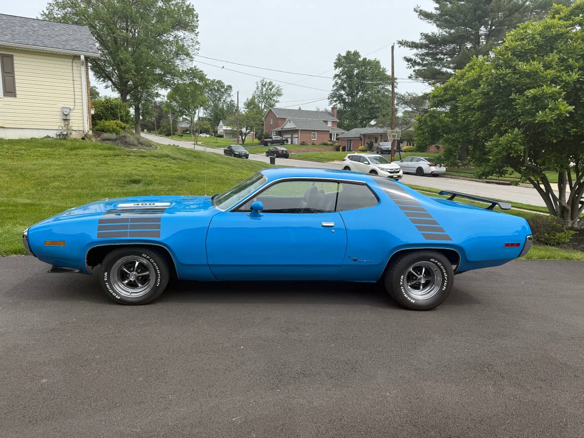 Plymouth-roadrunner-1972-blue-7