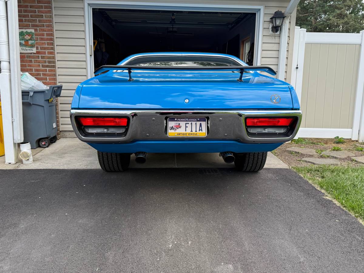 Plymouth-roadrunner-1972-blue-8