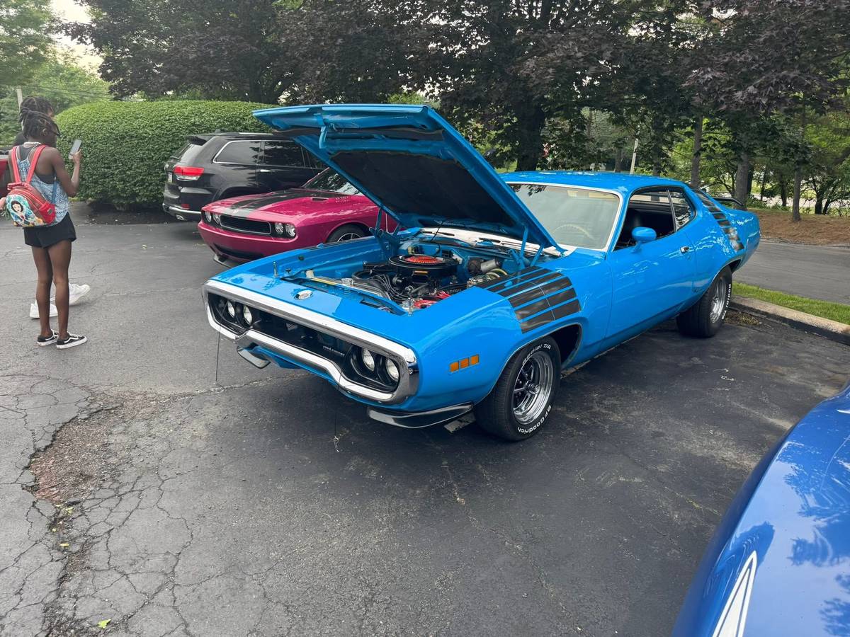 Plymouth-roadrunner-1972-blue