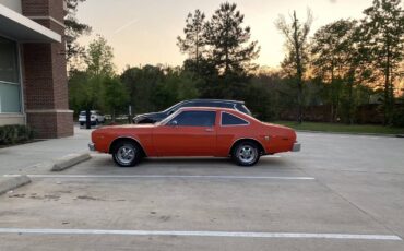 Plymouth-roadrunner-1977-1