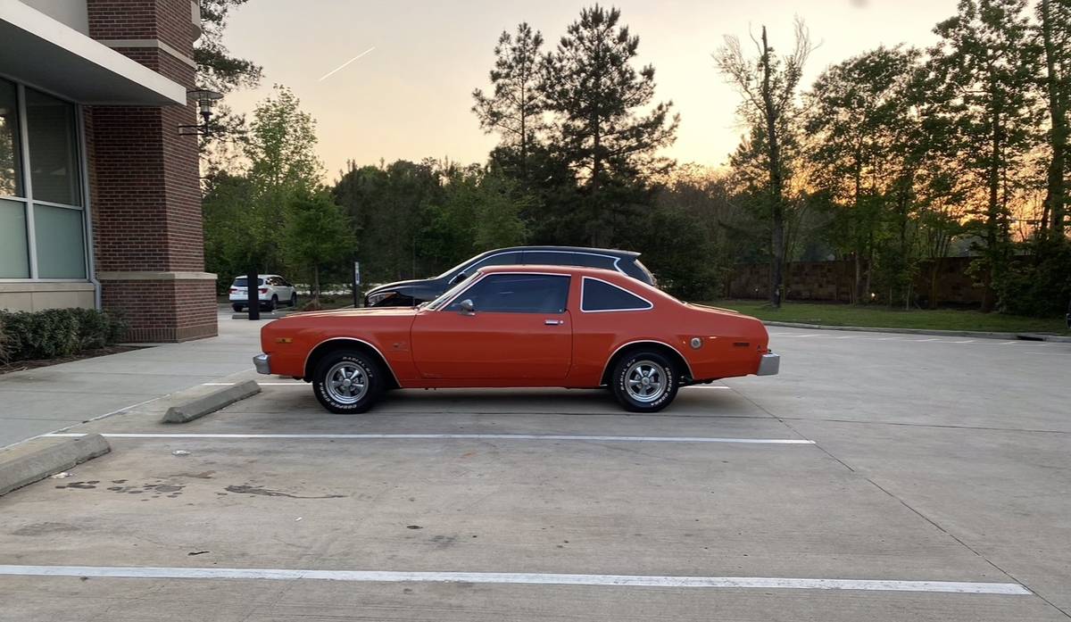 Plymouth-roadrunner-1977-1