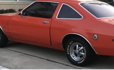 Plymouth-roadrunner-1977-2