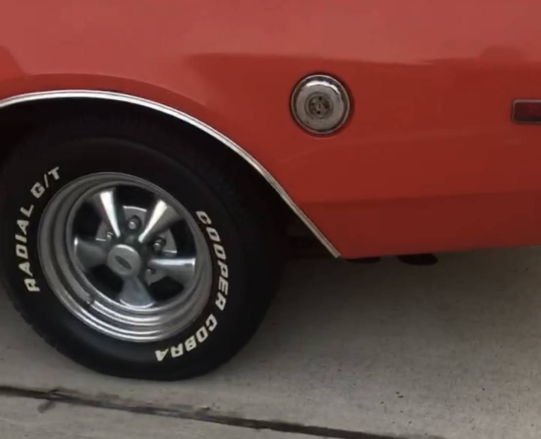Plymouth-roadrunner-1977-3