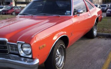 Plymouth-roadrunner-1977
