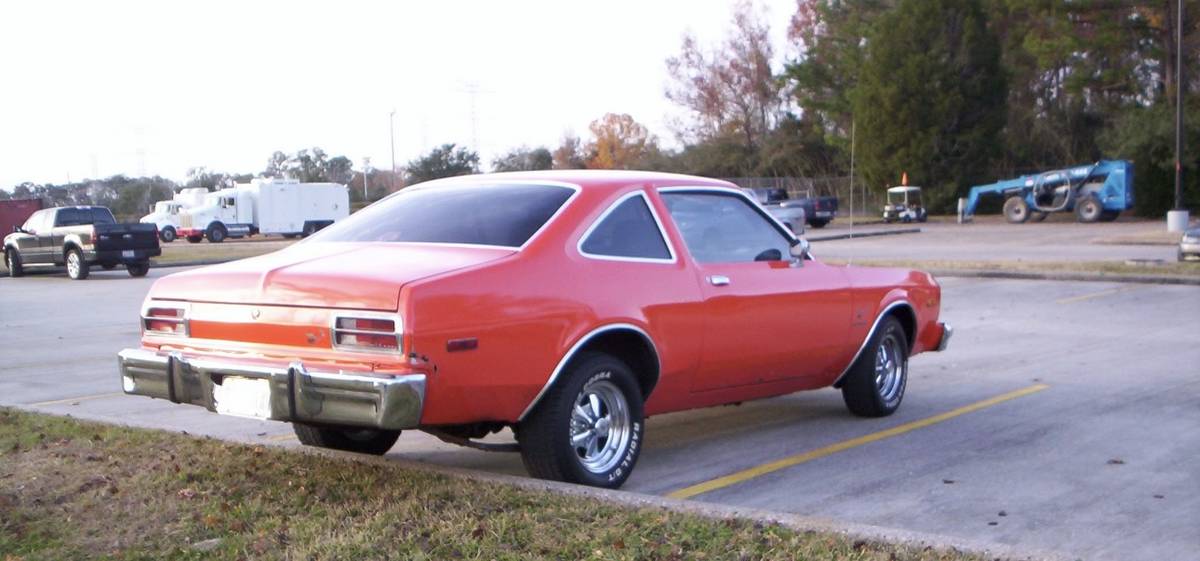 Plymouth-roadrunner-1977-4