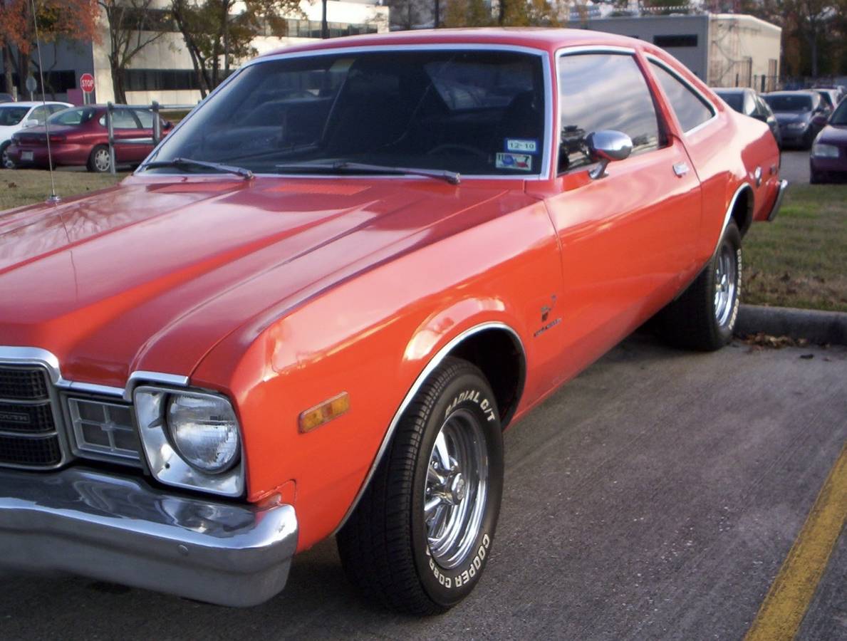 Plymouth-roadrunner-1977