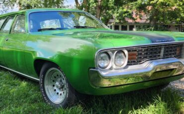 Plymouth-satellite-wagon-1972-green-1