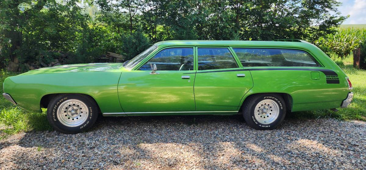 Plymouth-satellite-wagon-1972-green-3