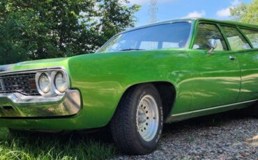 Plymouth-satellite-wagon-1972-green