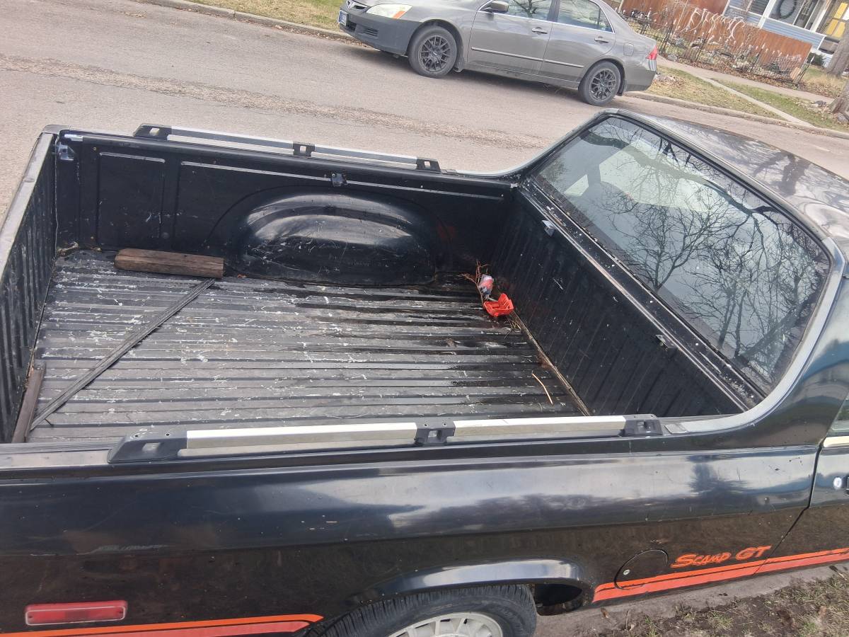 Plymouth-scamp-gt-1983-black-4