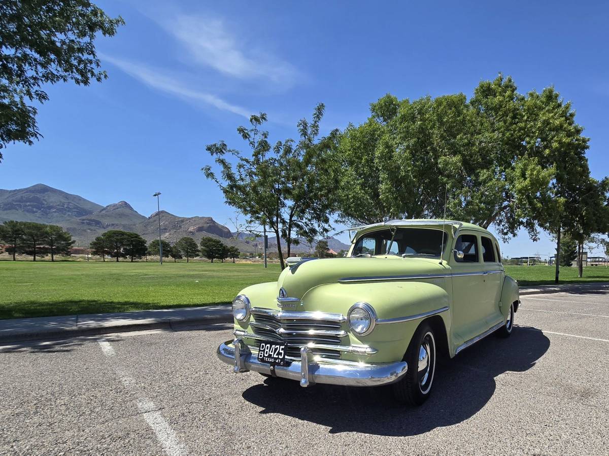 Plymouth-special-deluxe-1947-yellow-4