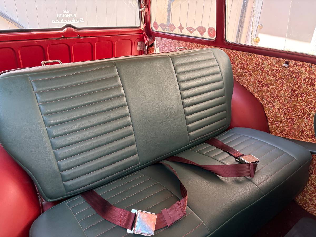 Plymouth-suburban-wagon-1949-custom-10