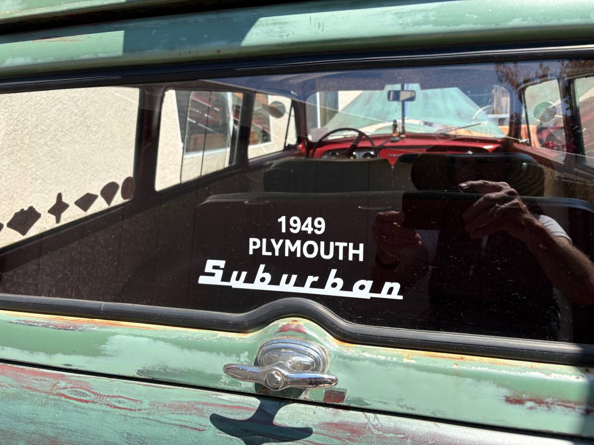 Plymouth-suburban-wagon-1949-custom-12