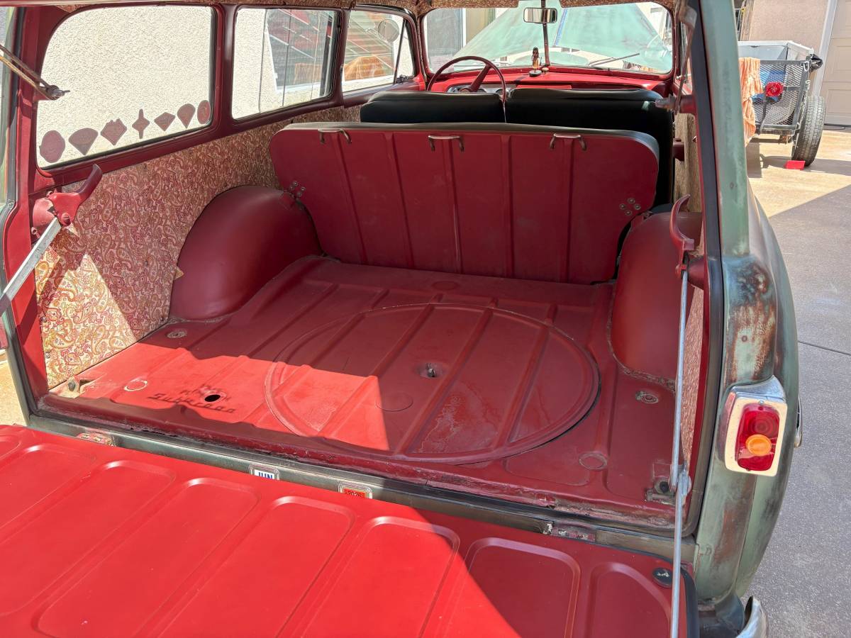 Plymouth-suburban-wagon-1949-custom-5