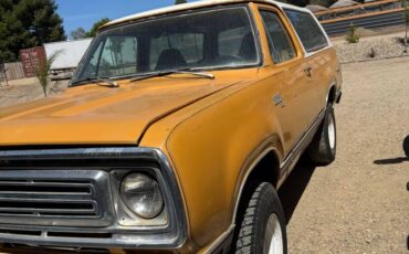 Plymouth-trailduster-1975-1