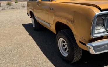 Plymouth-trailduster-1975