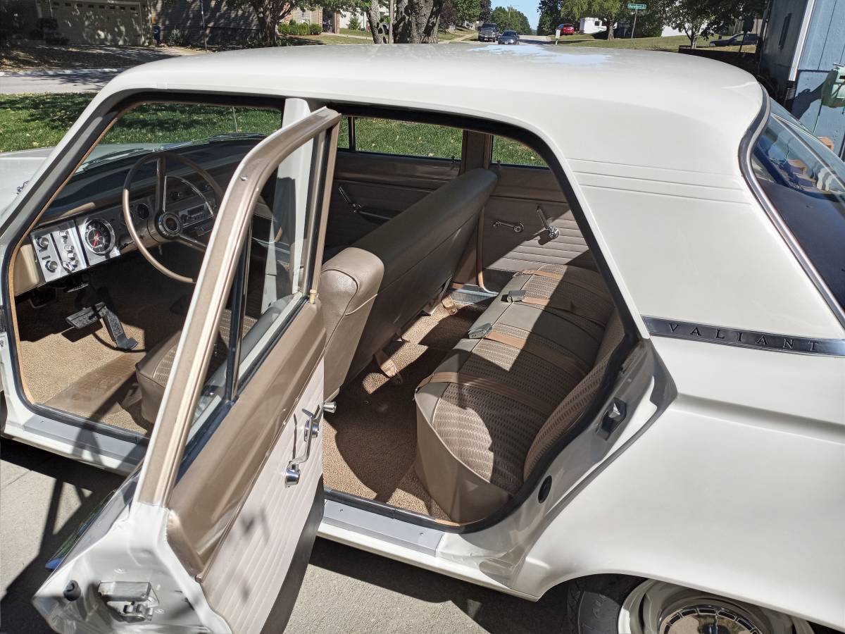 Plymouth-valiant-1964-white-2