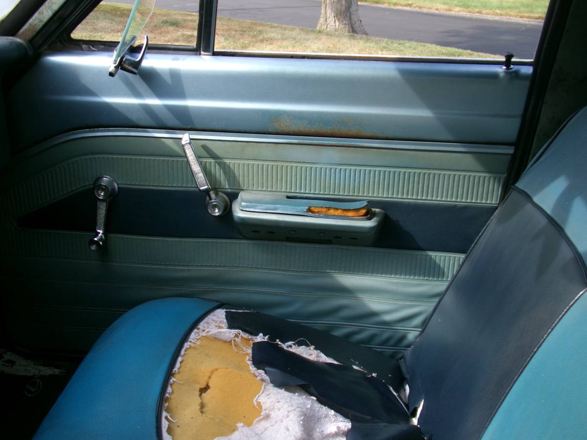 Plymouth-valiant-1965-white-18