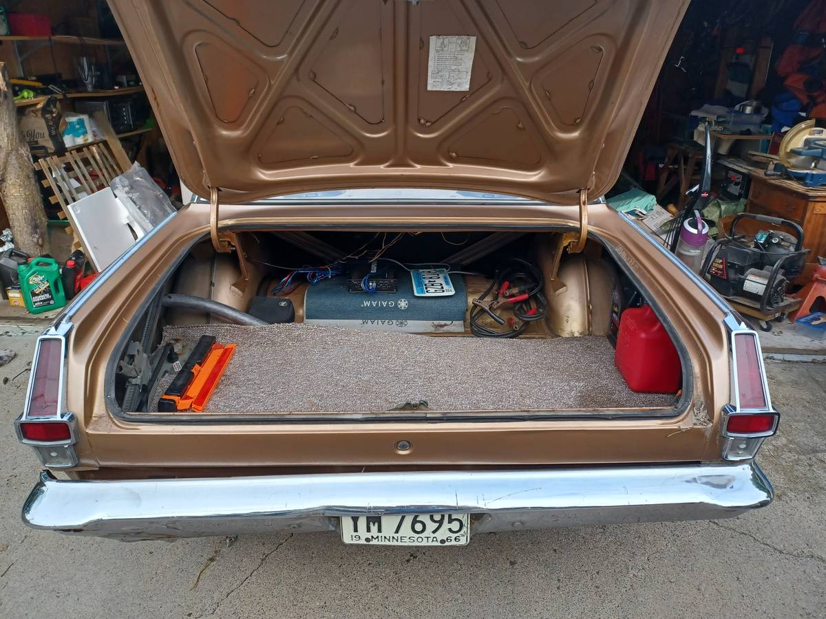 Plymouth-valiant-1966-custom-11