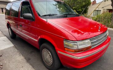 Plymouth-voyager-1993-red-1