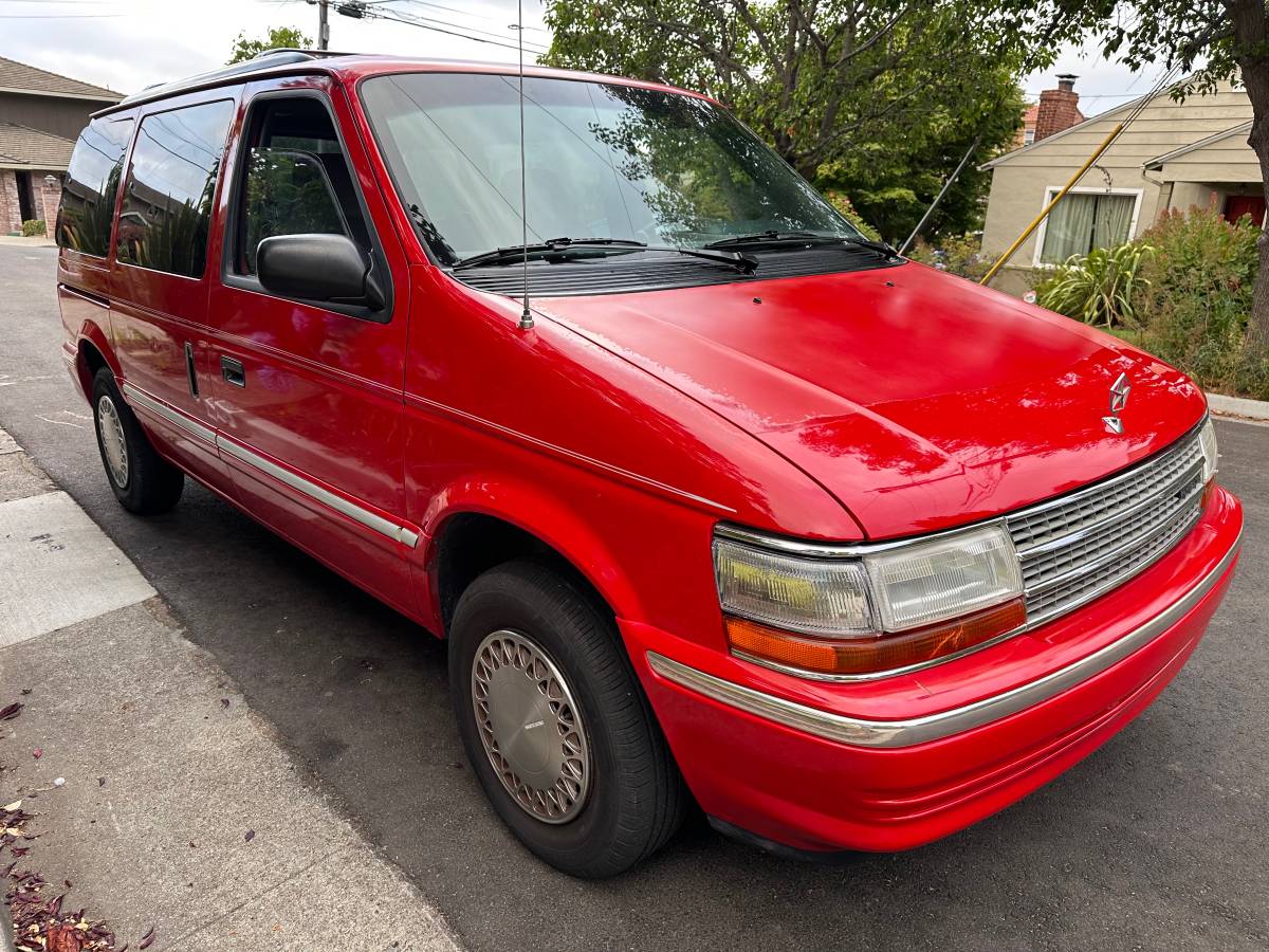 Plymouth-voyager-1993-red-1
