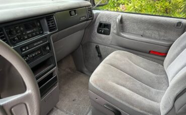 Plymouth-voyager-1993-red-13