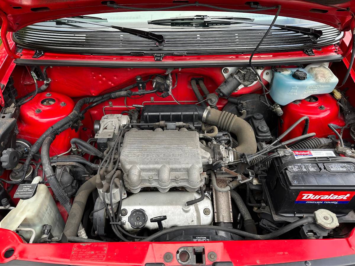 Plymouth-voyager-1993-red-16