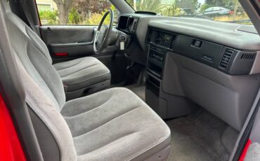 Plymouth-voyager-1993-red-2