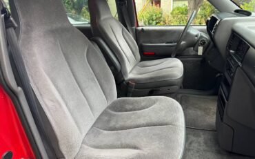 Plymouth-voyager-1993-red-21