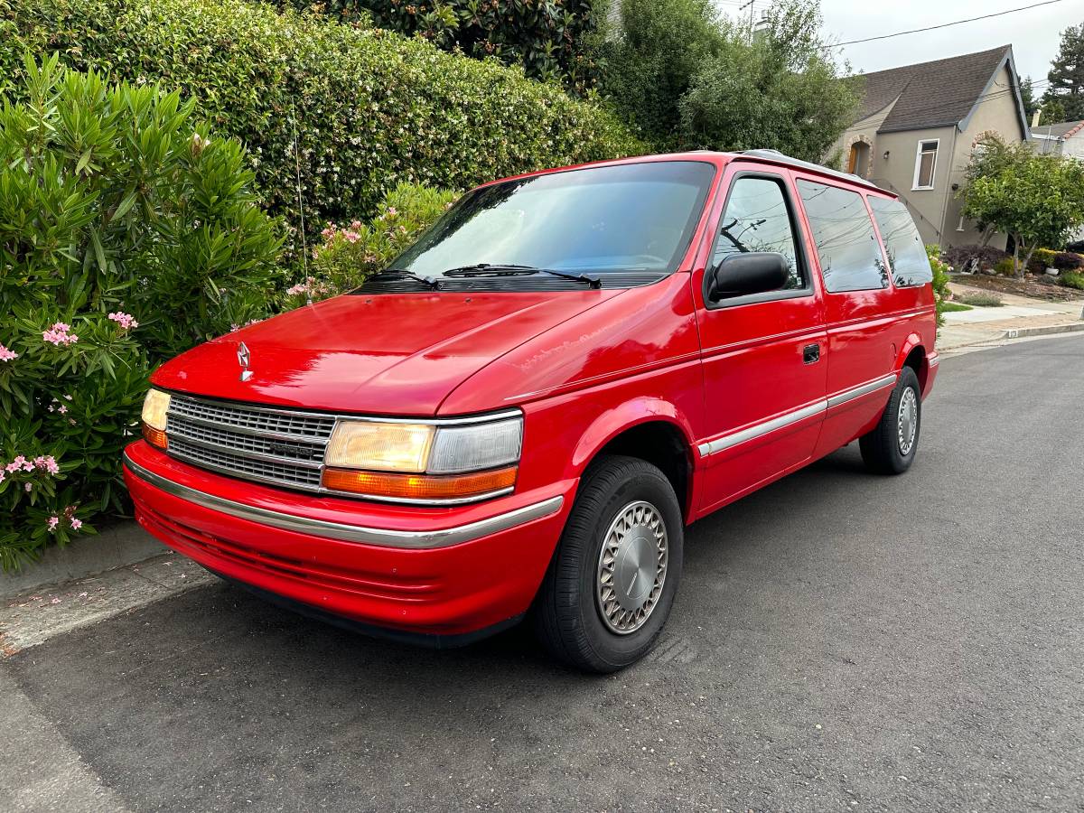Plymouth-voyager-1993-red-25
