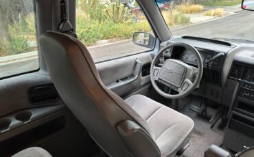 Plymouth-voyager-1993-red-4