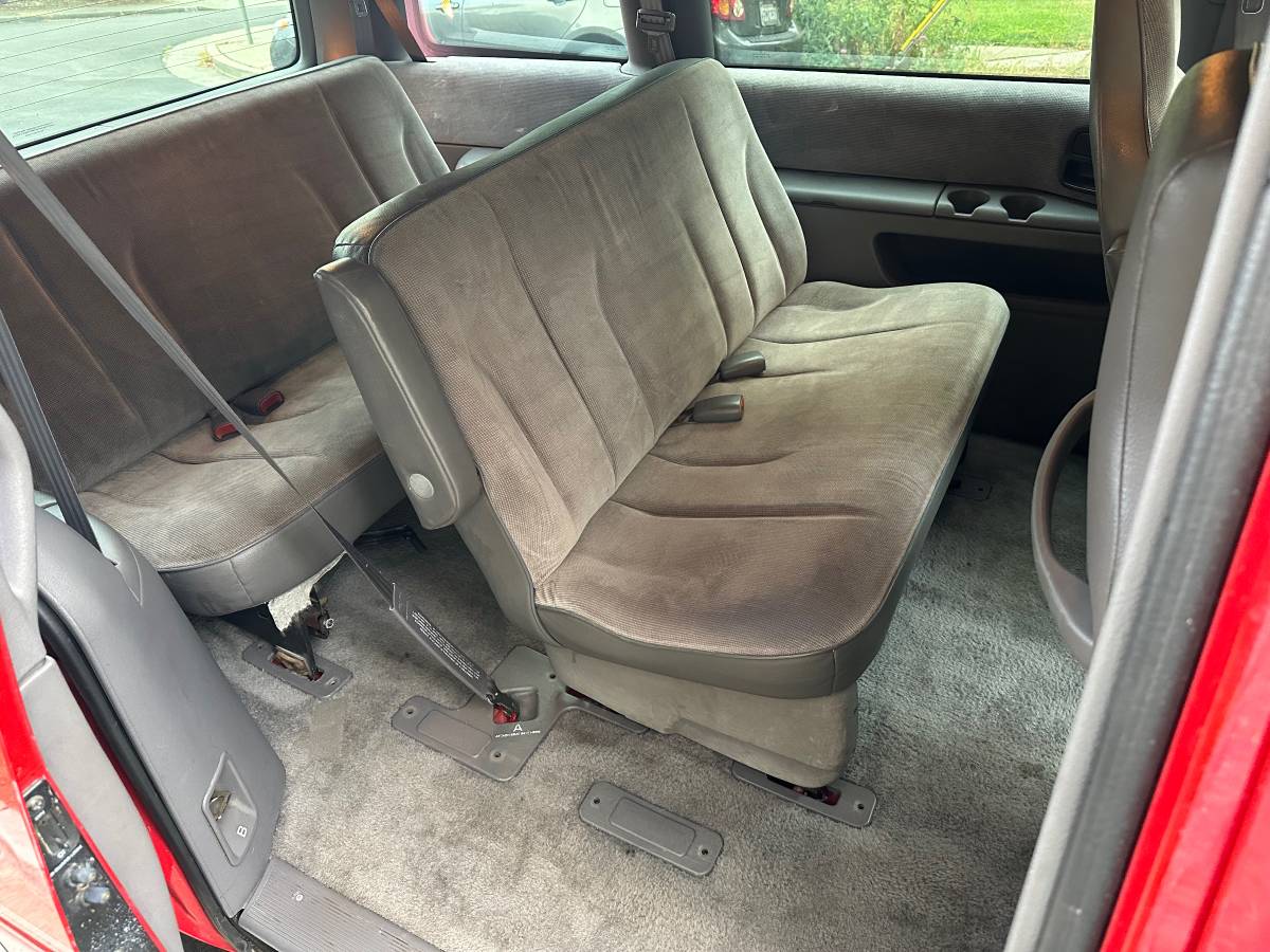 Plymouth-voyager-1993-red-5