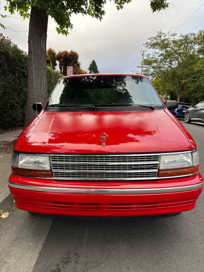 Plymouth-voyager-1993-red-8