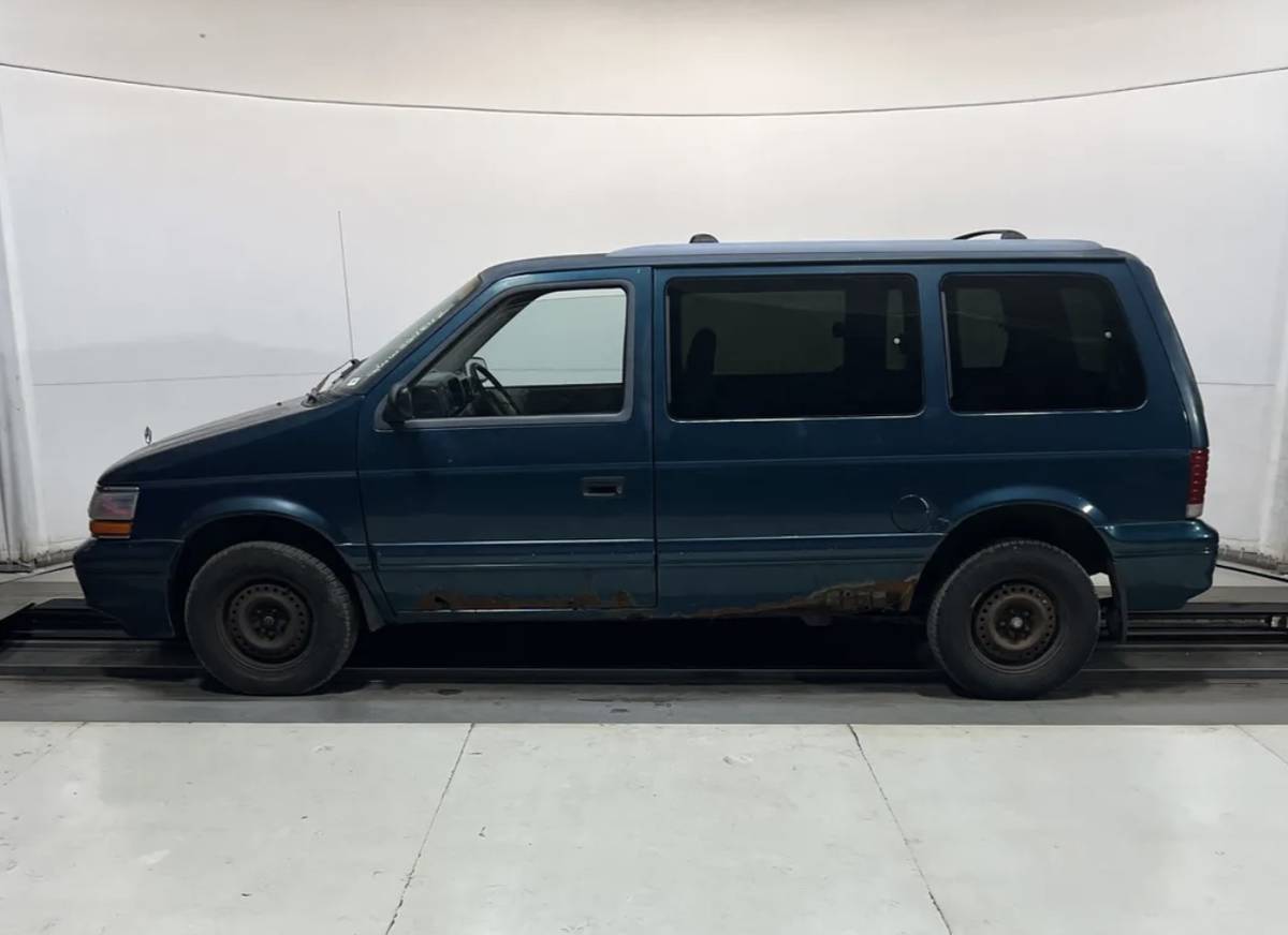 Plymouth-voyager-base-1994-green-6