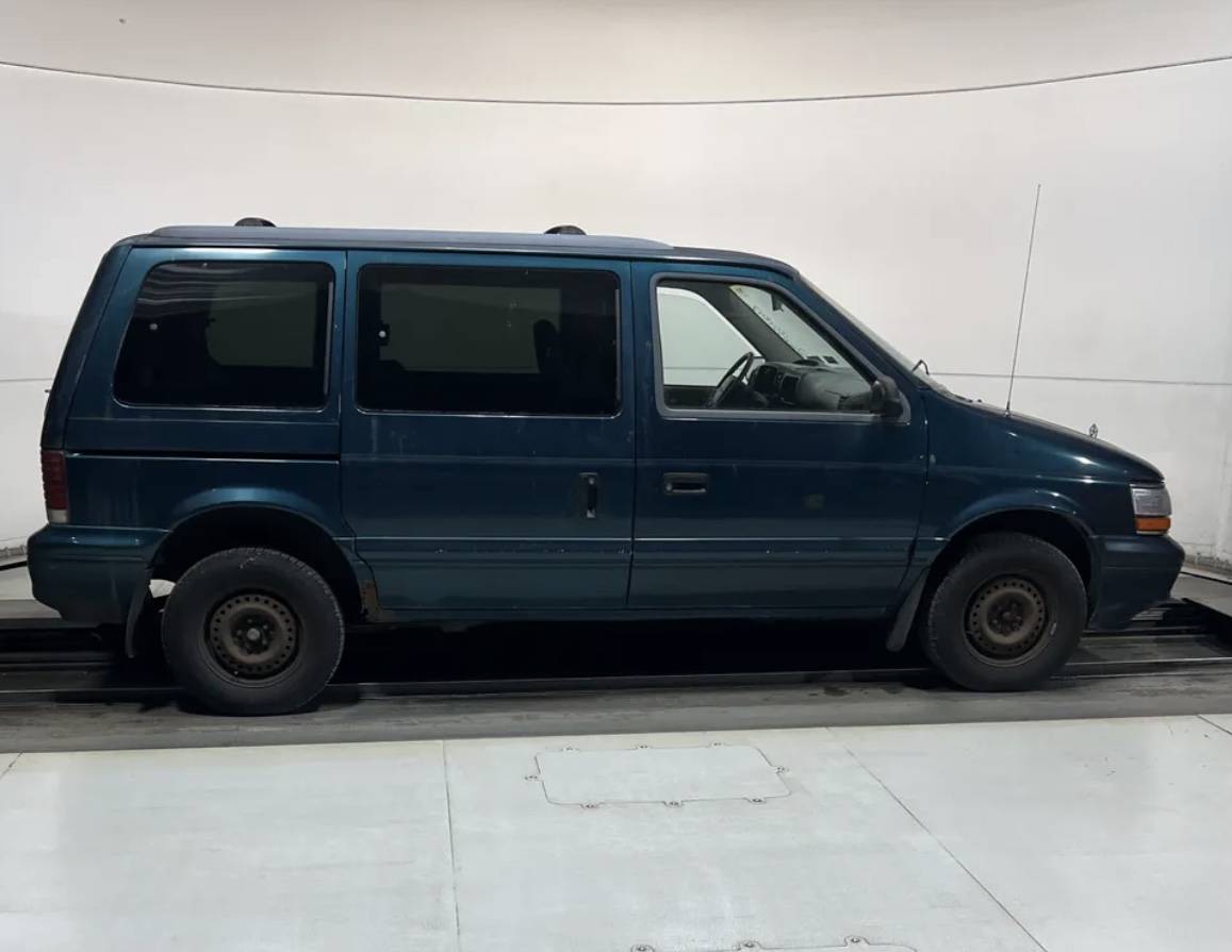Plymouth-voyager-base-1994-green-7