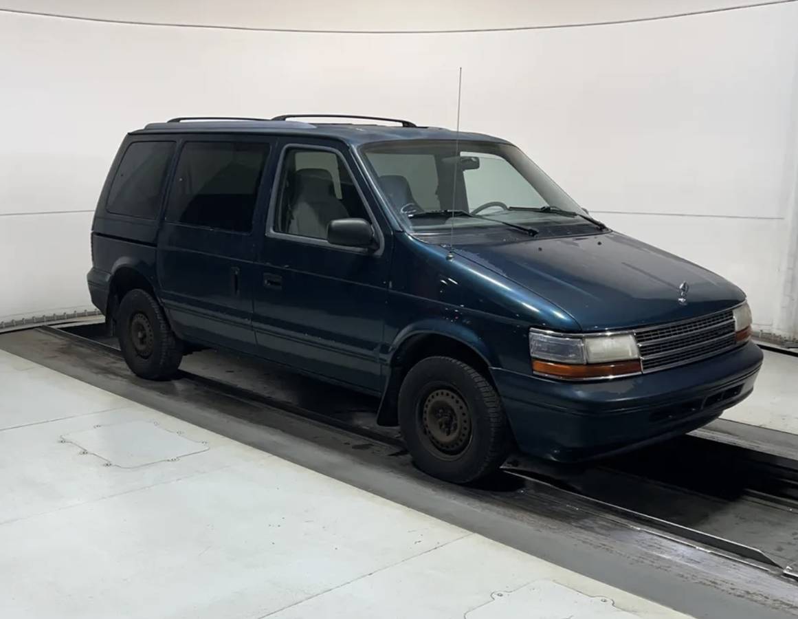 Plymouth-voyager-base-1994-green-8
